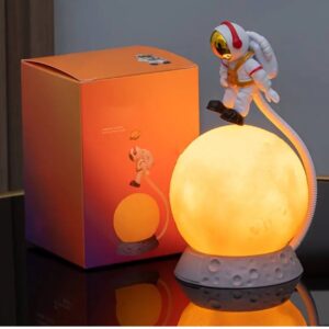 Mini Lampe de Chevet Astronaute sur Lune - Veilleuse Décorative - 13cm x 8cm