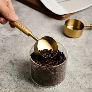 Cuillère Doseuse en Acier Doré avec Poignée en Bois – 150 ml