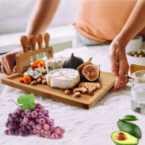 Plateau à fromage en bambou avec couteaux intégrés – Élégance & praticité